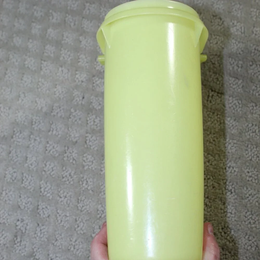 Vintage Tupperware Beverage Buddy Yellow Pitcher 587-7 w/ Lid Cap & Handle